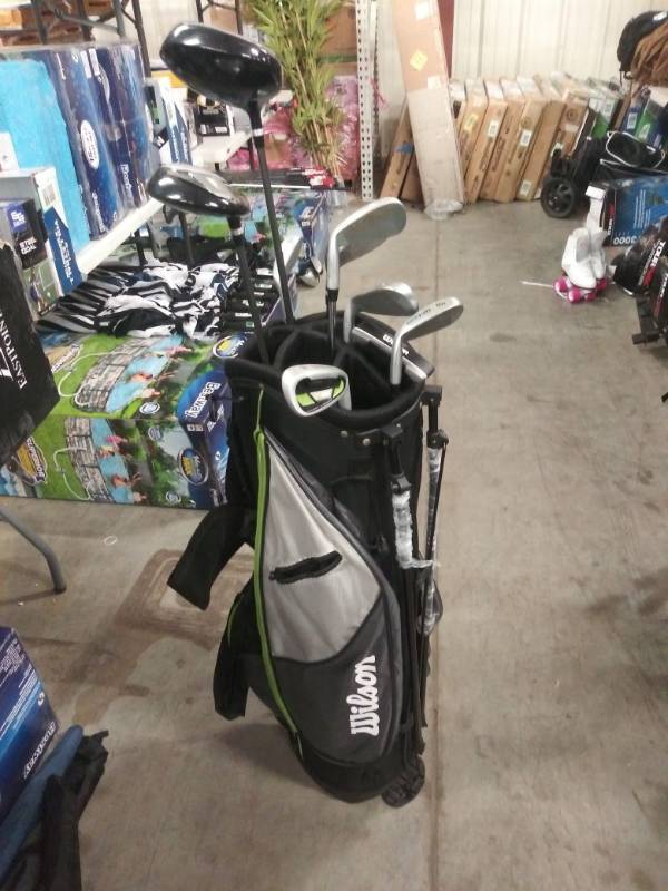 lot 1362 image: Wilson Golf Bag With 9 Clubs.