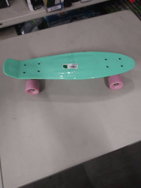 lot 1377 image: Small Childrens Skate Board