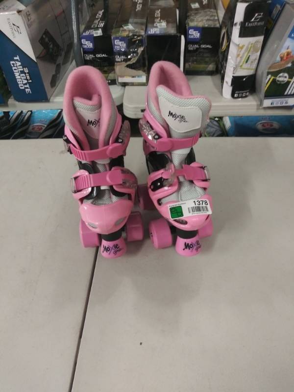 lot 1378 image: Moxie Skates