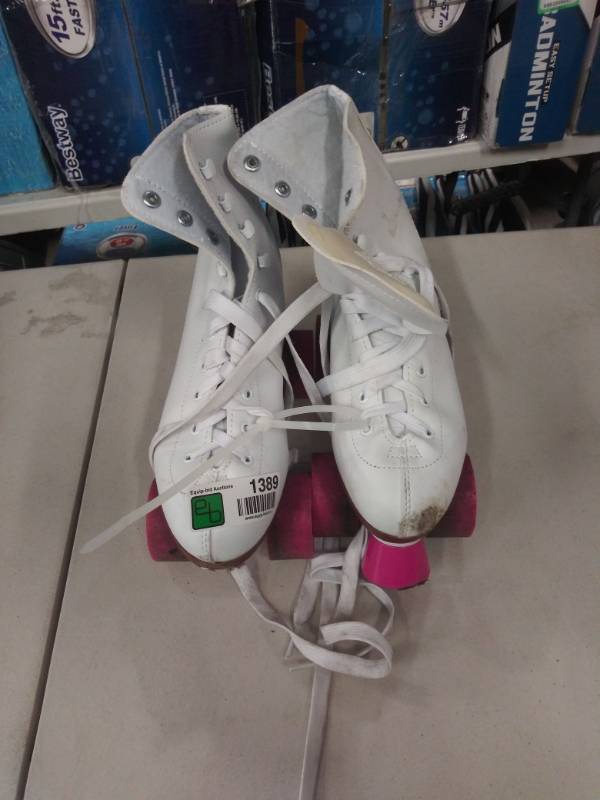 lot 1389 image: Chicago Skates