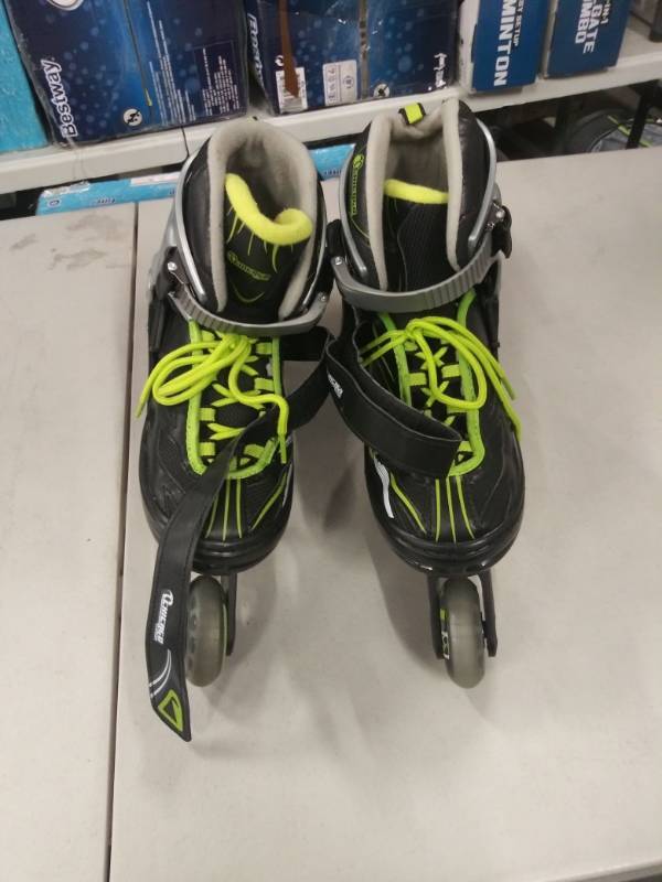 lot 1395 image: Chicago Skates.