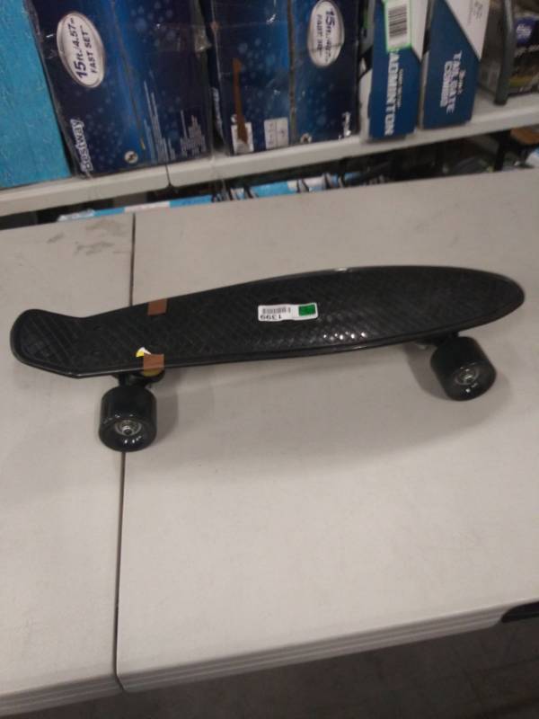 lot 1399 image: Childrens Small Black Skate Board