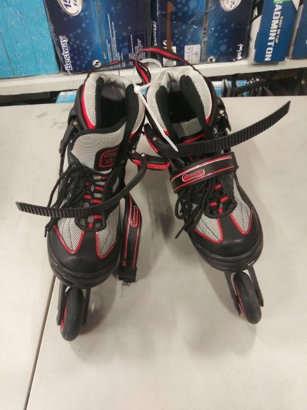 lot 1401 image: Chicago Skates.