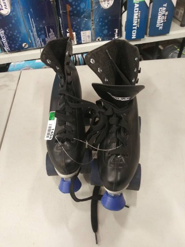 lot 1404 image: Chicago Skates.