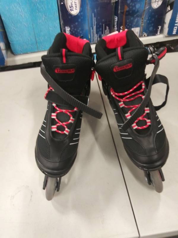 lot 1405 image: Chicago Skates.