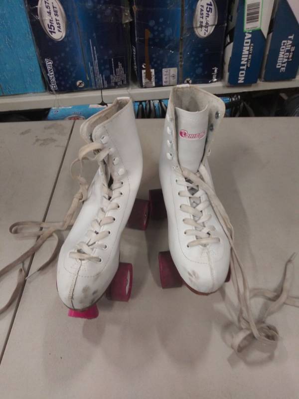 lot 1406 image: Chicago Skates.