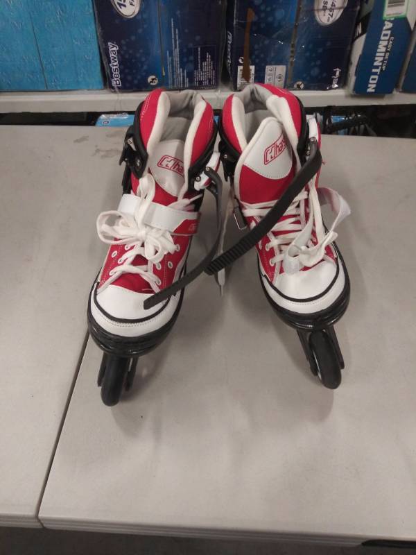 lot 1407 image: Harsh Skates.