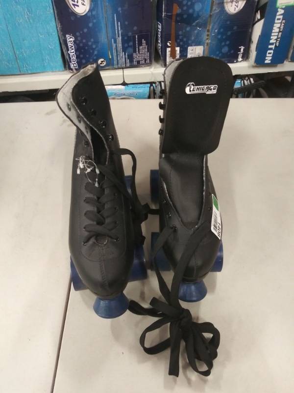 lot 1408 image: Chicago Skates.