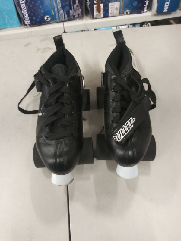 lot 1417 image: Bullet Skates.