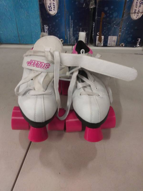 lot 1421 image: Bullet Skates.