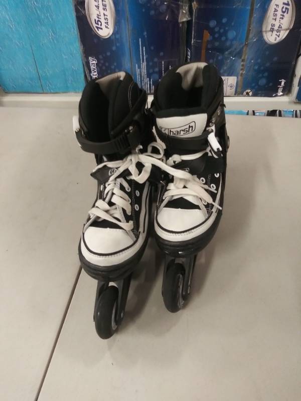 lot 1422 image: Harsh Skates.