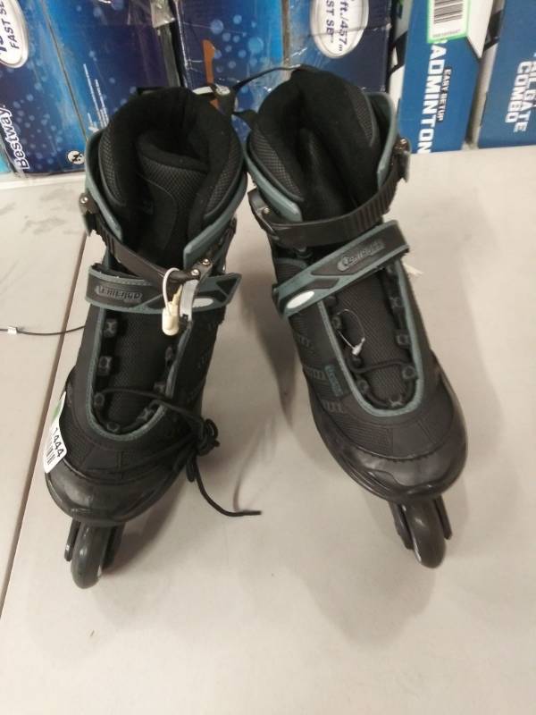 lot 1444 image: Chicago Skates.