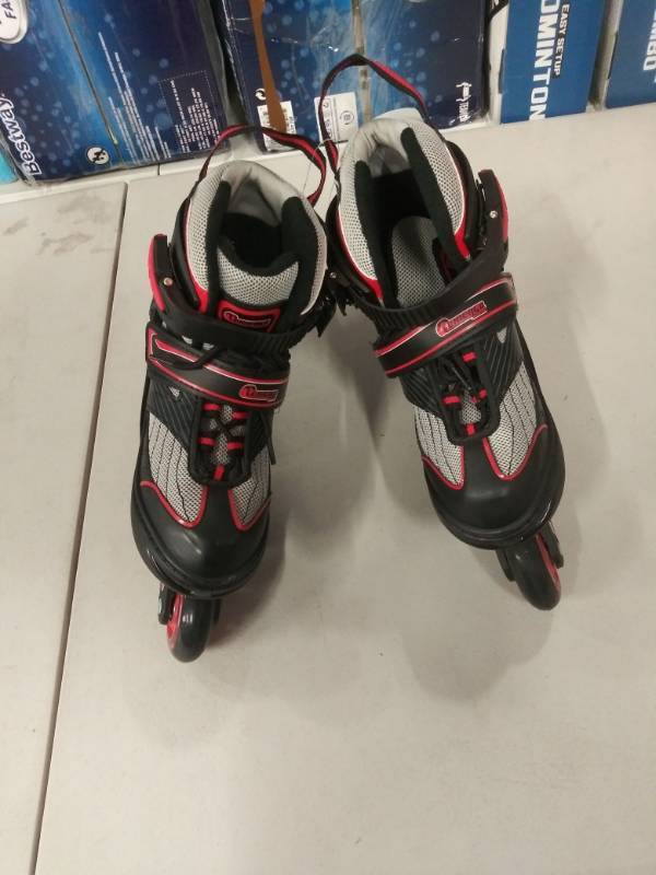 lot 1445 image: Chicago Skates.