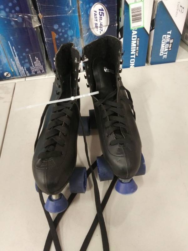 lot 1446 image: Chicago Skates.