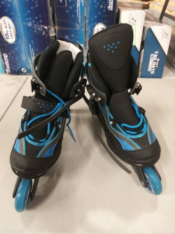lot 1447 image: Chicago Skates.