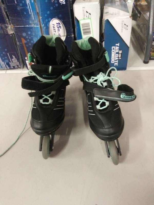 lot 1448 image: Chicago Skates.