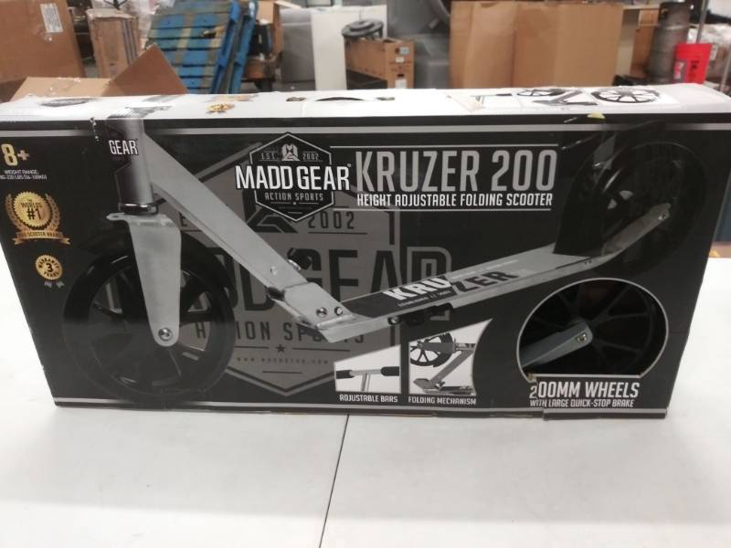 lot 1514 image: Madd Gear Kruzer 200 Scooter