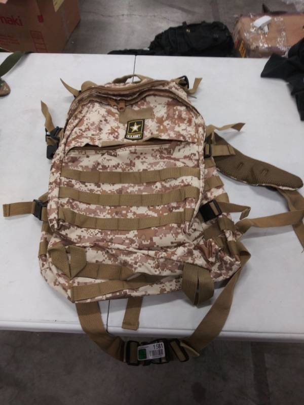 lot 1581 image: US Army Backpack