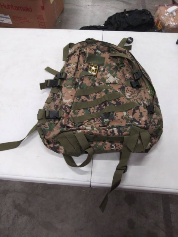 lot 1582 image: US Army Backpack