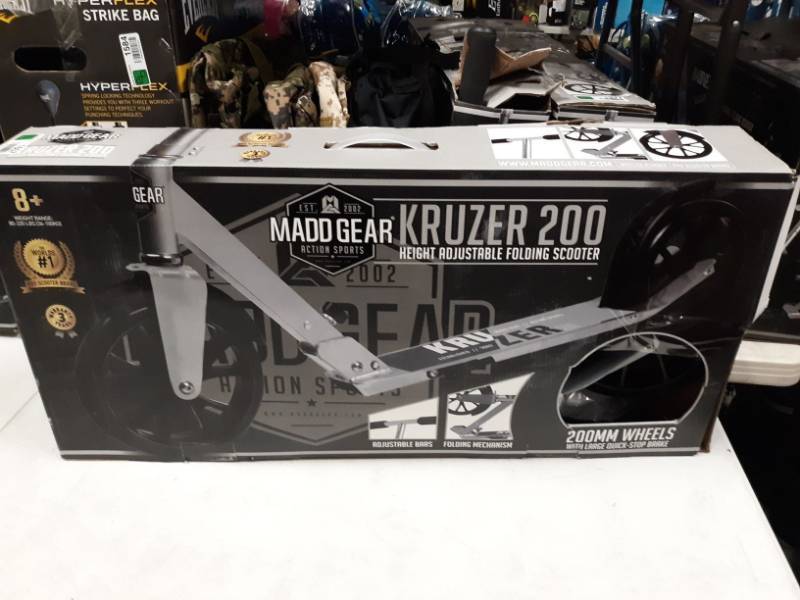 lot 1607 image: Madd Gear Kruzer 200