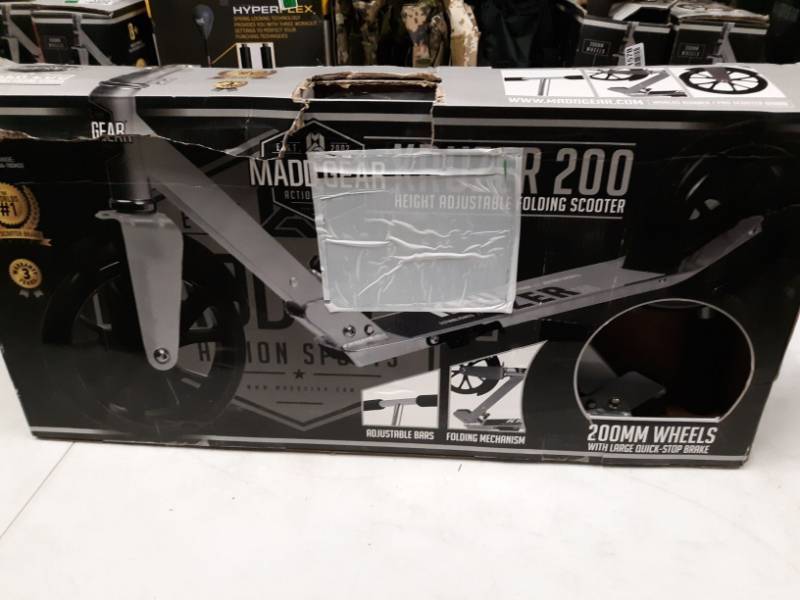 lot 1616 image: Madd Gear Kruzer 200 Scooter