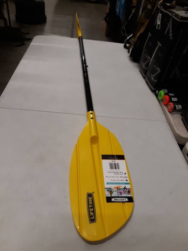 lot 1678 image: Lifetime Youth Kayak Paddle