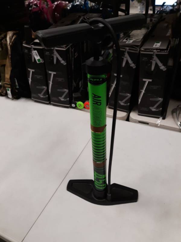 lot 1686 image: Bell Air Attack Air Pump