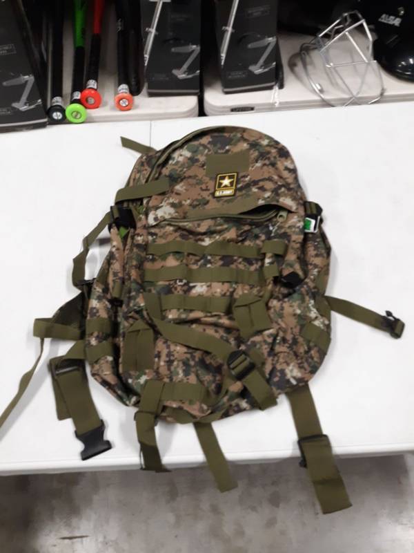 lot 1698 image: US Army Backpack