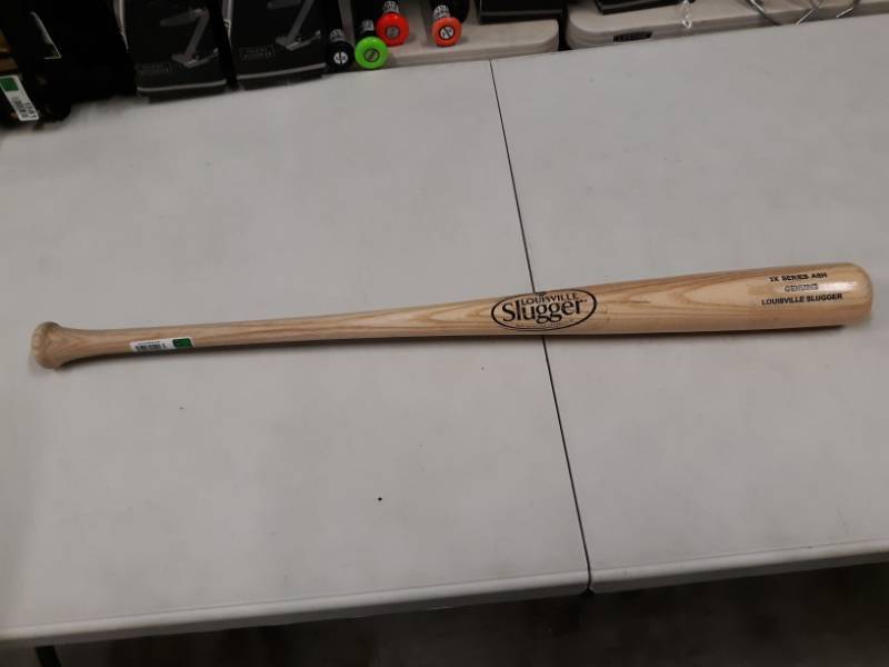 lot 1704 image: Louisville Slugger Baseball Bat