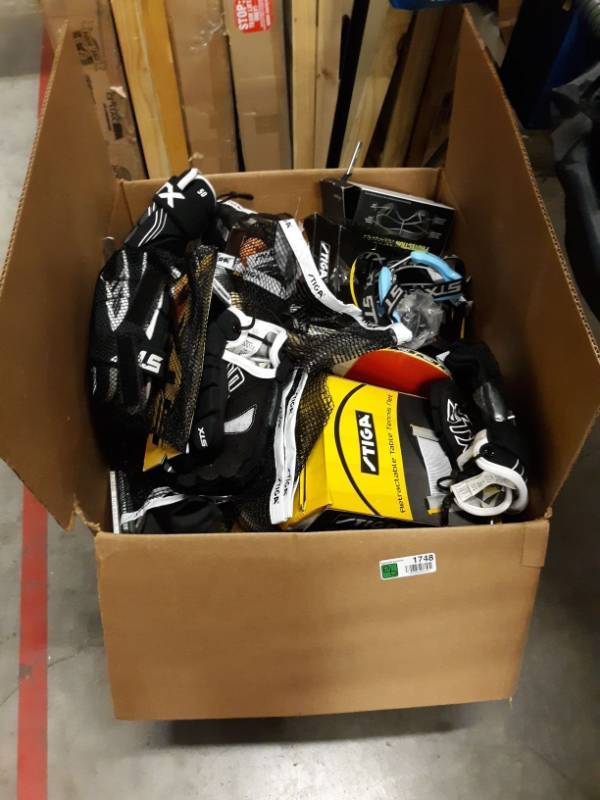 lot 1748 image: Miscellaneous Box of Sports Goods