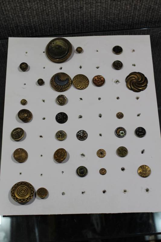 lot 2401 image: Card of Vintage Metal Buttons Various Sizes and Styles