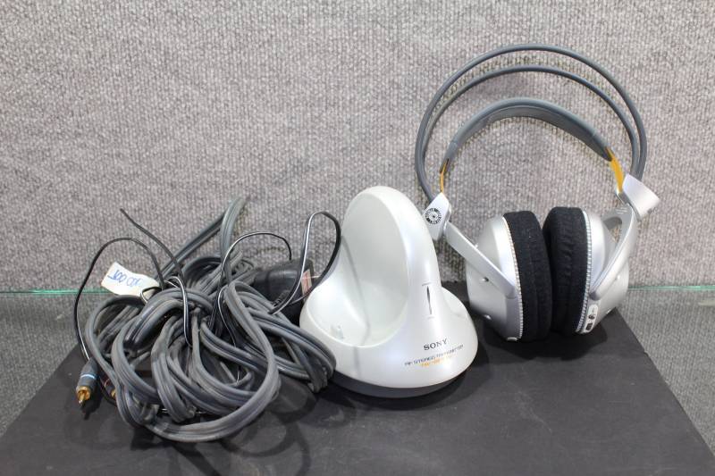 lot 2408 image: Sony Wireless Stereo Headphones with Charging Station
