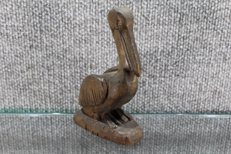 lot 2414 image: Vintage Hand Carved Folk Art Pelican