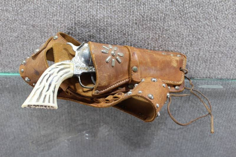 lot 2429 image: Vintage Set Pony Boy Cap Gun and Leather Studded Belt and Holster