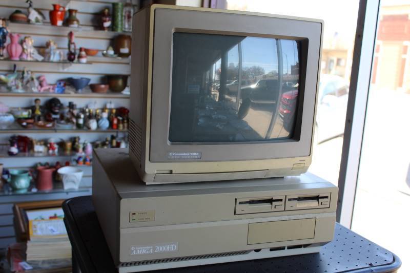 lot 2442 image: Vintage Commodore Amiga 2000HD Desktop Computer Video Editing Unit 1084 Monitor. Used in Toaster Set Up