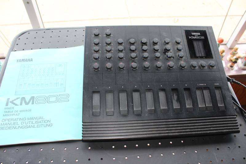 lot 2445 image: Vintage Pro AV Video Production Equipment - Yamaha Mixer Unit KM802 With Manual