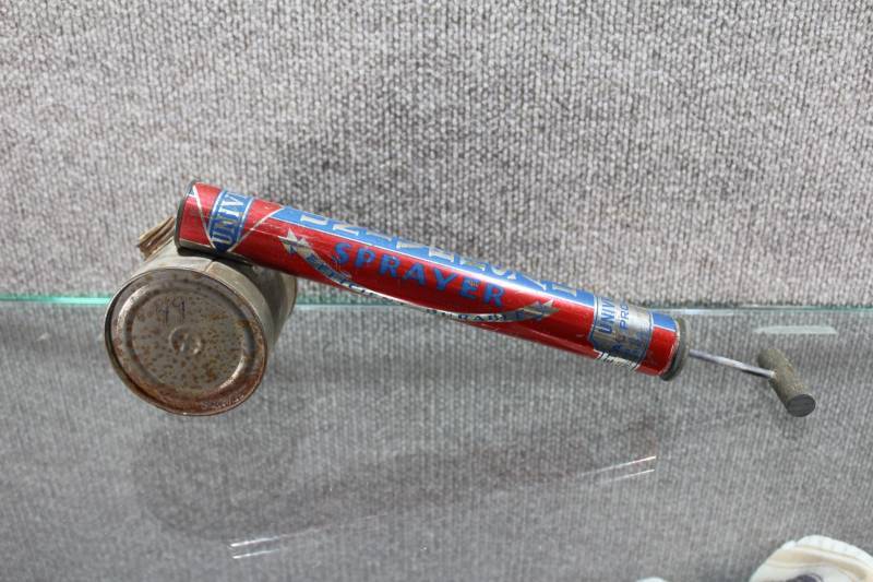 lot 2448 image: Vintage Universal Tin Sprayer
