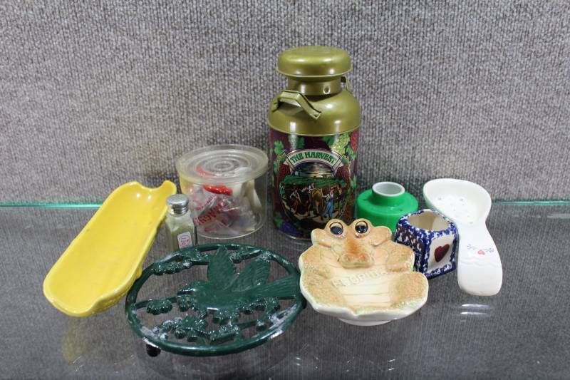 lot 2488 image: Lot of 9 Assorted Kitchen Items. Trivets, Spoon Rest, and Containers