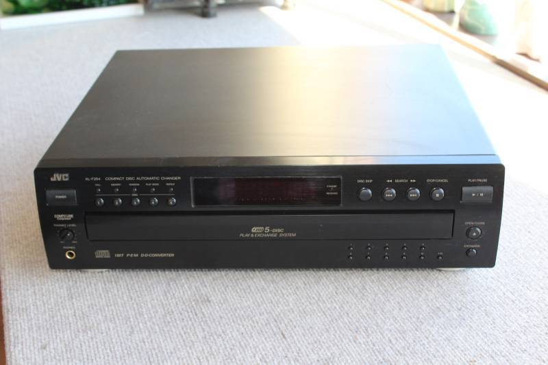 lot 2502 image: JVC XL-F254 CD Automatic Changer. Holds 5 CDs
