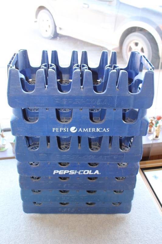 lot 2499 image: Lot of 7 Pepsi-Cola 2 L 8 Segment Soda Carrying Trays