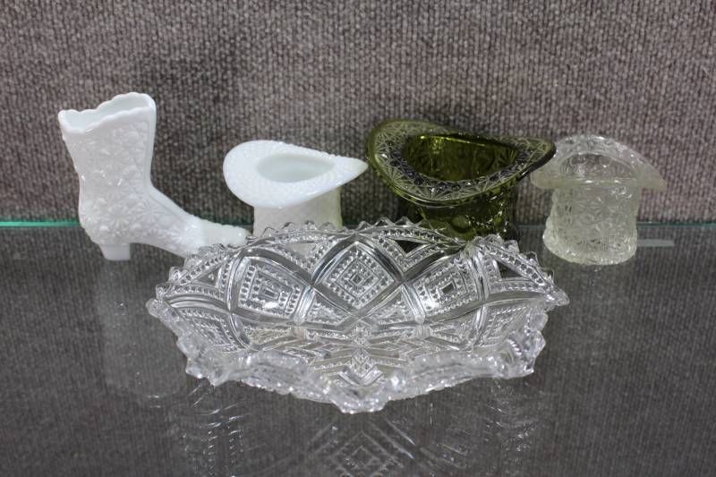 lot 2472 image: Lot of 5 Pressed Cut Glass Decor Items