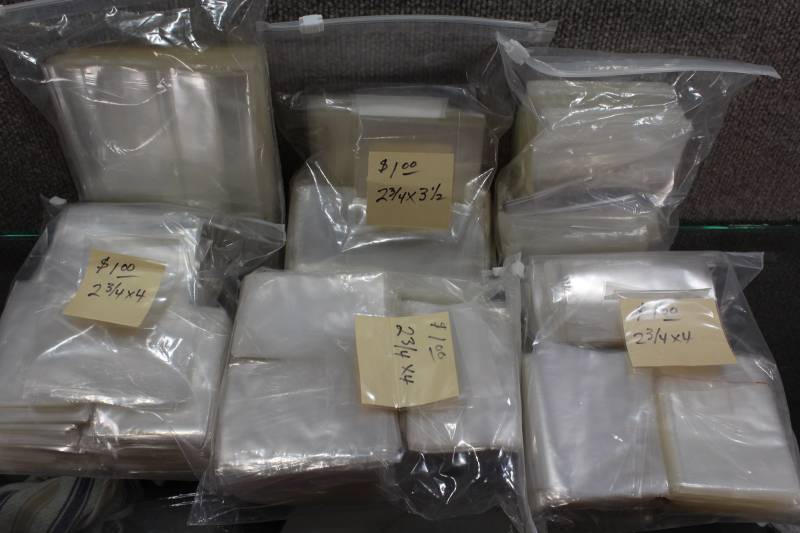 lot 2524 image: Large lot of several thousand Polybags 5X7,2.75x4 and 2.75X3.5