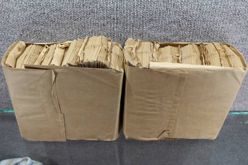 lot 2525 image: Lot of 2 Bundles Brown Paper Sacks 8X4