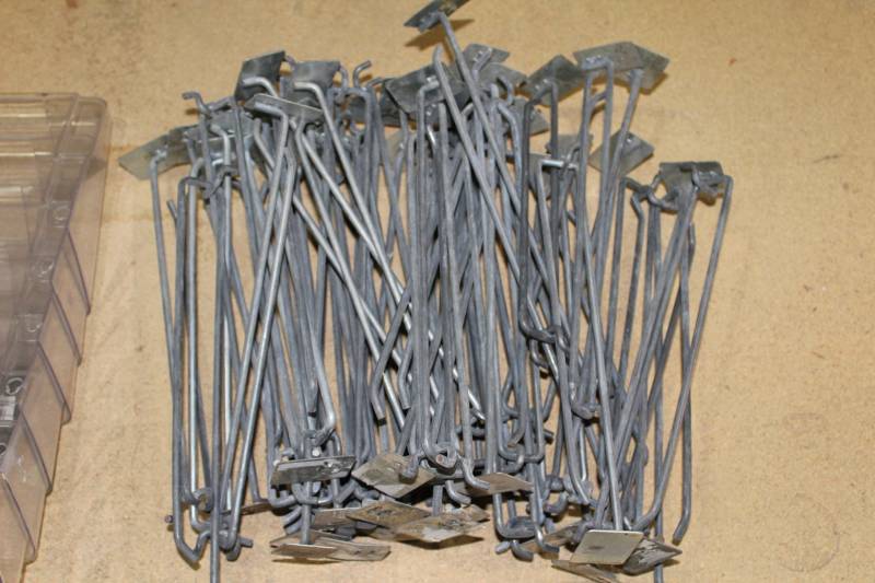 lot 2529 image: Lot of 50 Metal 12 Pegboard Peg Hooks With Price Mount
