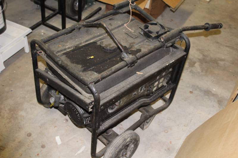 lot 2531 image: Gas Powered Generator (For parts or repair only)
