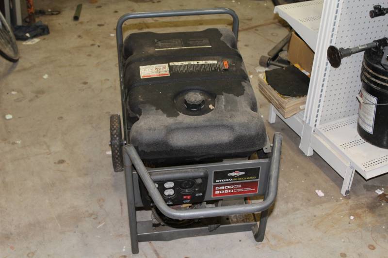 lot 2532 image: Briggs & Stratton Storm Responder Generator 5500 Watts -Unknown if working AS IS
