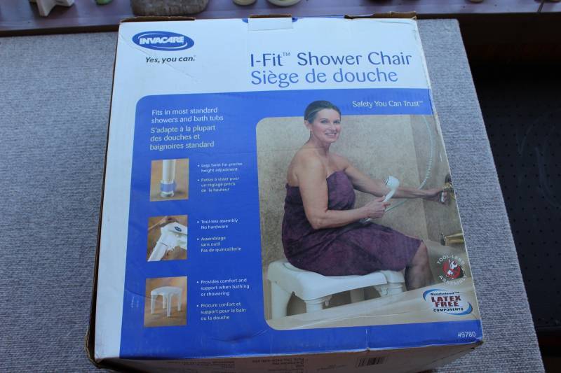 lot 2510 image: Invacare I-Fit Plastic Shower Chair