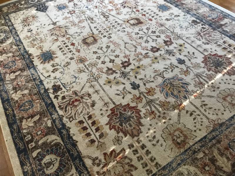 lot 1003 image: Unique Loom Oushak Collection Oriental Area Rug (Made in Turkey)-8 x 10.   Cream with blue and rust