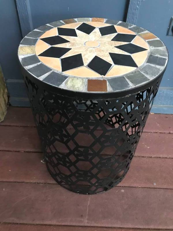 Indoor Outdoor Mosaic Side Table Plant Stand Black Metal On Bottom Overland Park Estate Auction 6 Clearing It Out Housewares Furniture Decor And More Equip Bid