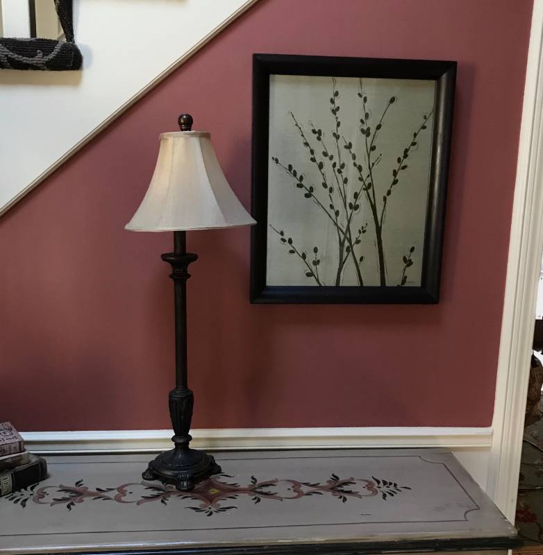 lot 1008 image: Entryway 32 Oil rubbed Bronze lamp with shade and Wall decor